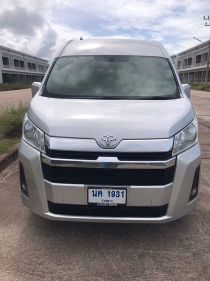 รถ Toyota Commuter 2.8 สี บรอนซ์เงิน