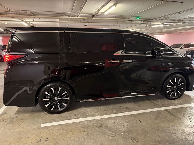 Toyota Alphard 2025 2.5 HEV Luxury E-Four Utility-car ปลั๊กอินไฮบริด (PHEV) ไม่ติดแก๊ส เกียร์อัตโนมัติ ดำ รูปที่ 4