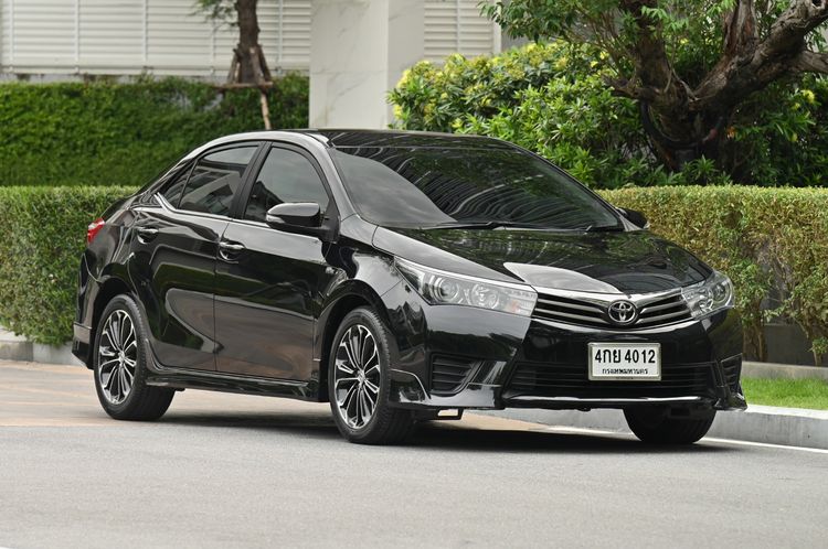 Toyota Altis 2015 1.8 Esport Sedan เบนซิน ไม่ติดแก๊ส เกียร์อัตโนมัติ ดำ รูปที่ 2