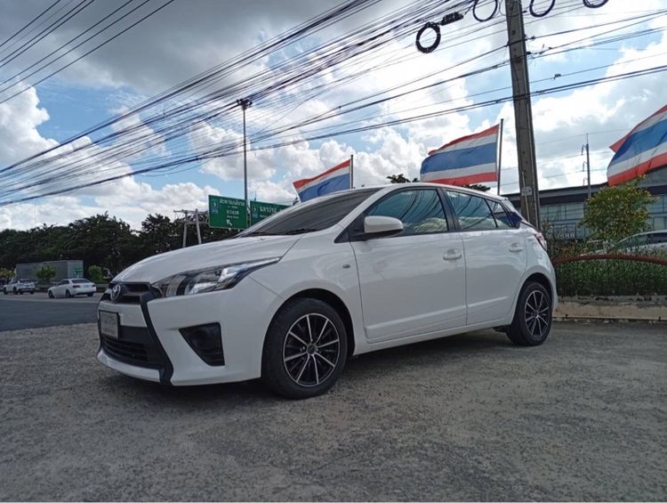 Toyota Yaris 2015 1.2 J Sedan เบนซิน ไม่ติดแก๊ส เกียร์อัตโนมัติ ขาว รูปที่ 3