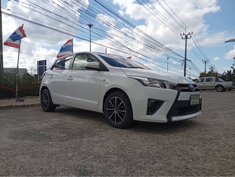 Toyota Yaris 2015 1.2 J Sedan เบนซิน ไม่ติดแก๊ส เกียร์อัตโนมัติ ขาว รูปที่ 2