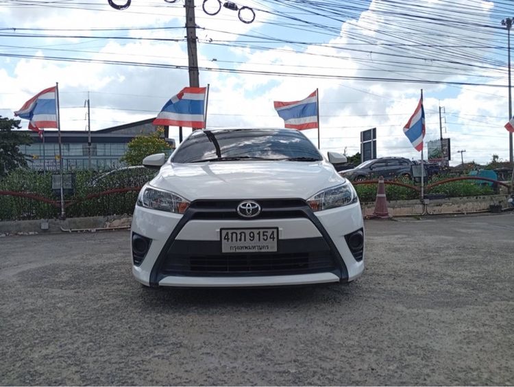 รถ Toyota Yaris 1.2 J สี ขาว