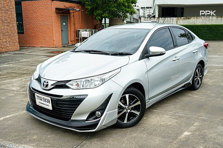 รถ Toyota Yaris ATIV 1.2 E สี เทา