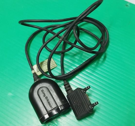 M2 4G และสายต่อ หูฟัง Sony Ericson