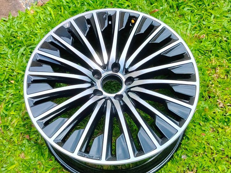 ขายล้อเบ็นซ์ Benz E-Class W214 AMG แท้ ลายก้านถี่ ขอบ20" ใส่ Benz ได้หลายรุ่น รูปที่ 4
