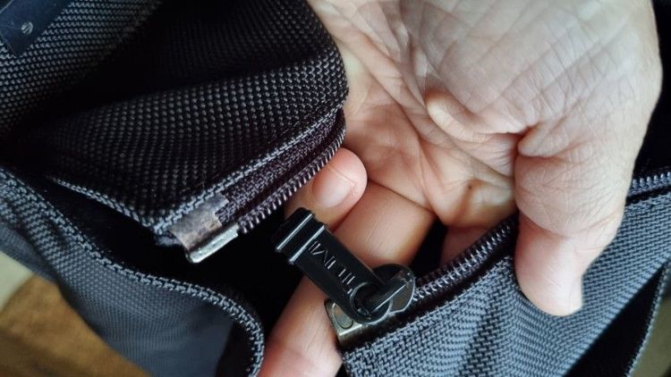 tumi carryall tote  รูปที่ 5