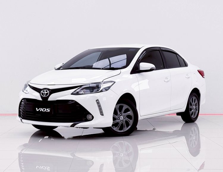รถ Toyota Vios 1.5 Mid สี ขาว