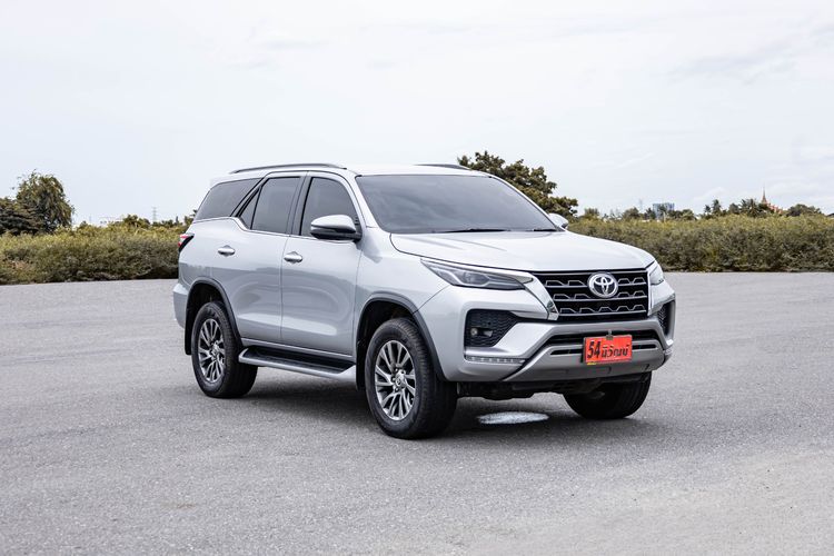 รถ Toyota Fortuner 2.4 V สี เทา