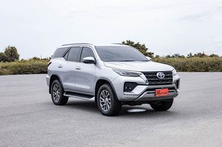 TOYOTA FORTUNER 2.4 V MINOR CHANGE 2020 K-FADC เทา AT