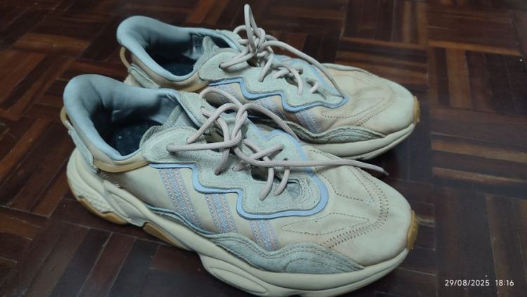 หลากสี UK 8 | EU 42 | US 9.5 รองเท้าผ้าใบ Adidas Ozweego มือสอง