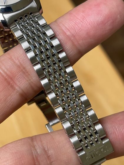 GUCCI G Timeless 27 mm Mother of Pearl Diamond Lady Watch White Dial YA126504 รูปที่ 9