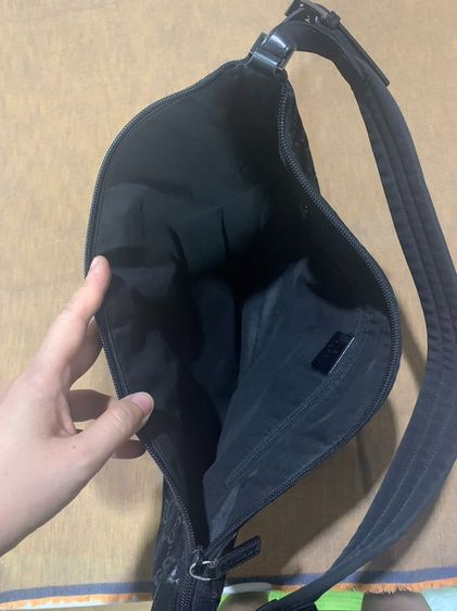 ขายกระเป๋าสะพาย Gucci Black GG Suede Hobo รูปที่ 16