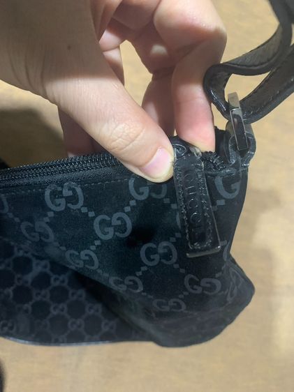 ขายกระเป๋าสะพาย Gucci Black GG Suede Hobo รูปที่ 15