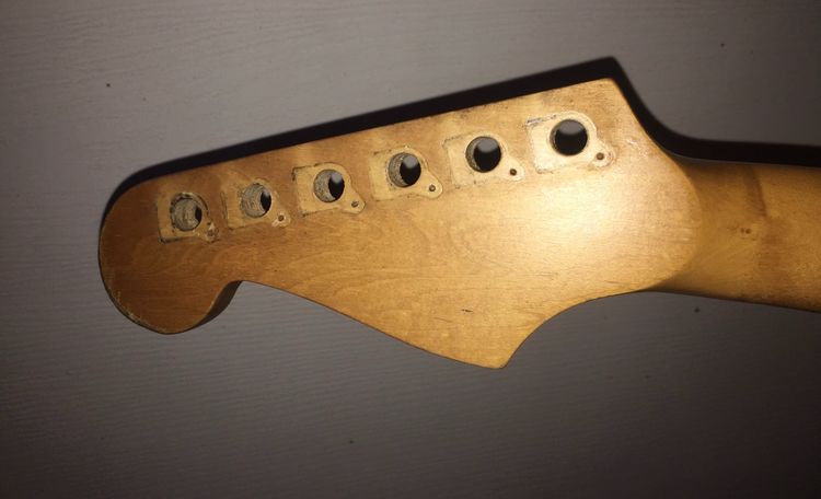 คอกีตาร์ สตรัท รูปที่ 3