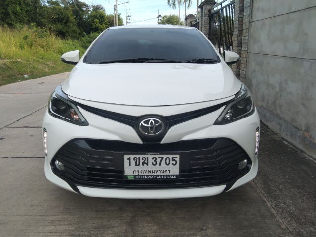 รถ Toyota Vios 1.5 Mid สี ขาว