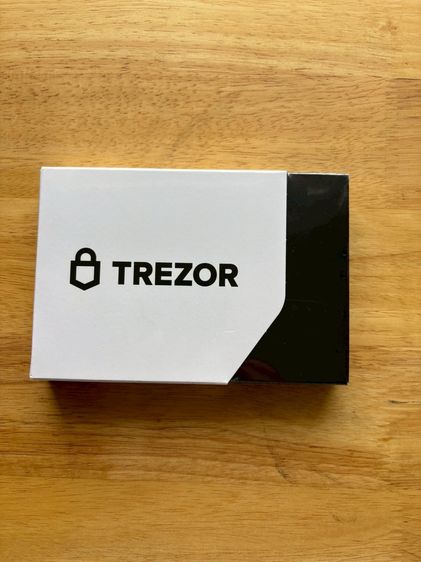 TREZOR Model T กระเป๋า Bitcoin (มือหนึ่ง) 