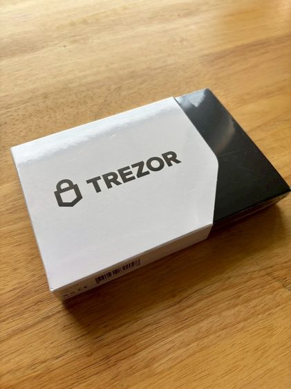 TREZOR Model T กระเป๋า Bitcoin (มือหนึ่ง)  รูปที่ 4