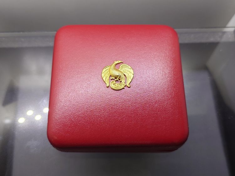 เหรียญพระแก้วมรกต ทรงเครื่องฤดูหนาว หลัง ภปร เนื้อเงินรมดำพ่นทรายพิเศษ ที่ระลึกเฉลิมพระเกียรติ 75 พรรษา ในหลวง รัชกาลที่9 พ.ศ.2545 พร้อมกล่อ รูปที่ 7