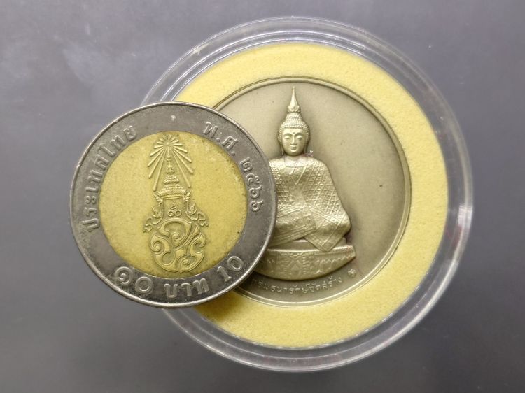 เหรียญพระแก้วมรกต ทรงเครื่องฤดูหนาว หลัง ภปร เนื้อเงินรมดำพ่นทรายพิเศษ ที่ระลึกเฉลิมพระเกียรติ 75 พรรษา ในหลวง รัชกาลที่9 พ.ศ.2545 พร้อมกล่อ รูปที่ 6