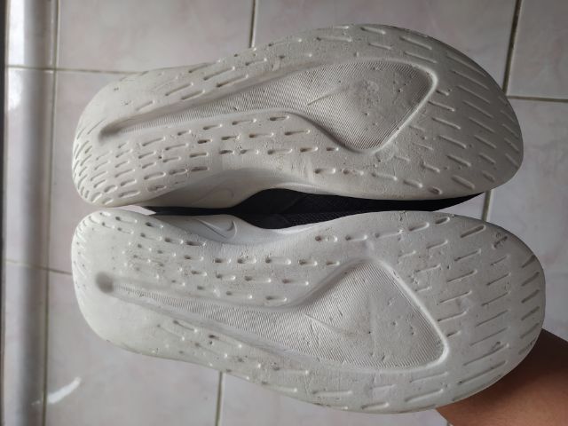 รองเท้ากีฬา Nike รูปที่ 3