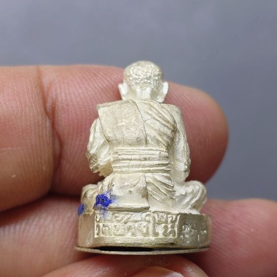 รูปหล่อหลวงปู่ทวด วัดช้างให้ เนื้อเงิน พิมพ์ใหญ่ ก้นอุดเนื้อว่านรุ่นแรก ค่ายเสนาณรงค์มณฑลทหารบกที่ 42 จัดสร้าง ปี2538 พร้อมตลับเดิม รูปที่ 3