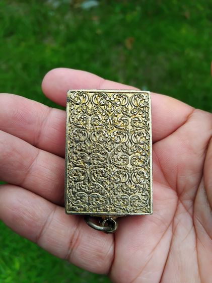 กรอบพระ ยกซุ้ม หลังปิดแกะลายไทย  เนื้อทองเหลือง สำหรับใส่สมเด็จ หนา มีน้ำหนัก ขนาดมาตราฐาน แบบโบราณ งานเก่า อายุเป็น 10 ปี สภาพสวย สมบูรณ์ รูปที่ 7