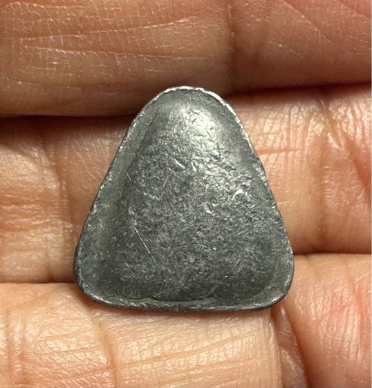 พระปิดตาพิมพ์สามเหลี่ยม เนื้อตะกั่ว หลวงพ่อน้อย วัดธรรมศาลา จ.นครปฐม ปี 2512 รูปที่ 2