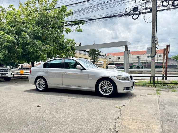 รถ BMW Series 3 318i สี บรอนซ์เงิน
