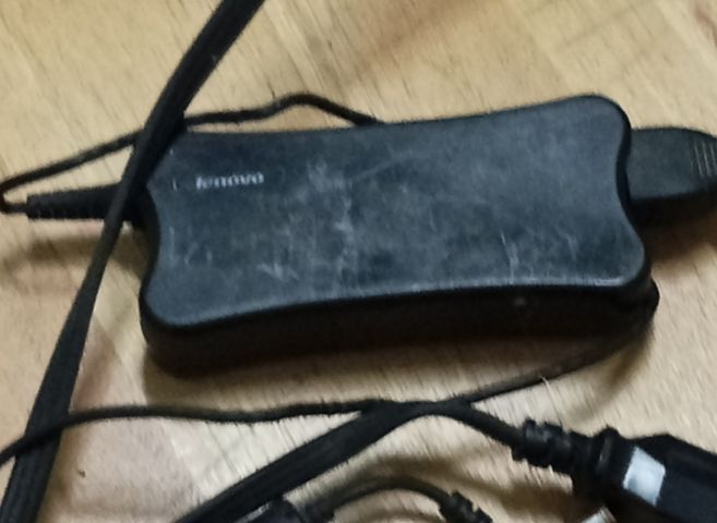 อะแดปเตอร์โน๊ตบุ๊คยี่ห้อ LENOVO รูปที่ 3