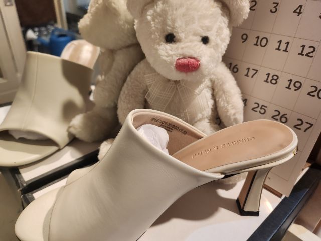 ขายด่วน รองเท้าส้นสูง 2 นิ้ว ยี่ห้อ Charles and Keith ของใหม่ของแท้ Size 36 ไม่เคยใช้เลย ขอขายขาดทุน  1,990.- แถมฟรีโต๊ะรีดผ้าตัวใหญ่ 1 ตัว รูปที่ 6