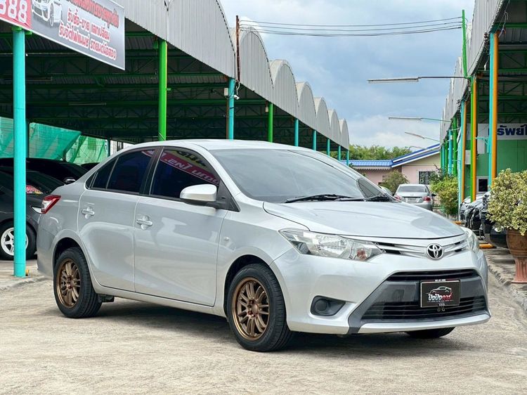 รถ Toyota Vios 1.5 J สี เทา
