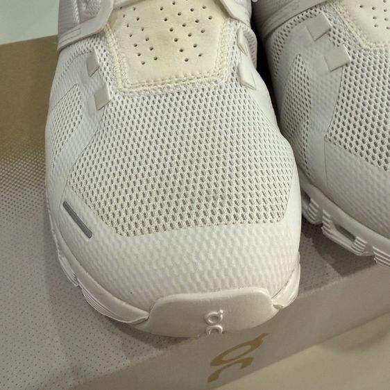 รองเท้าผ้าใบ On รูปที่ 8