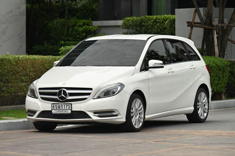 รถ Mercedes-Benz B-Class B180 สี ขาว