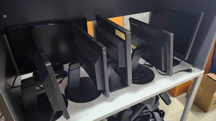 จอมอนิเตอร์ lenovo ขนาด 17 นิ้ว