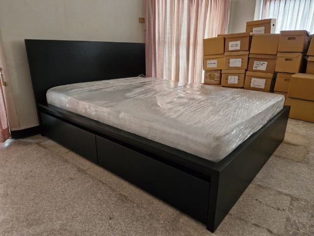 เตียงไม้ IKEA รุ่น MALM ขนาด queen size (150x200cm) พร้อมฟูก ใหม่