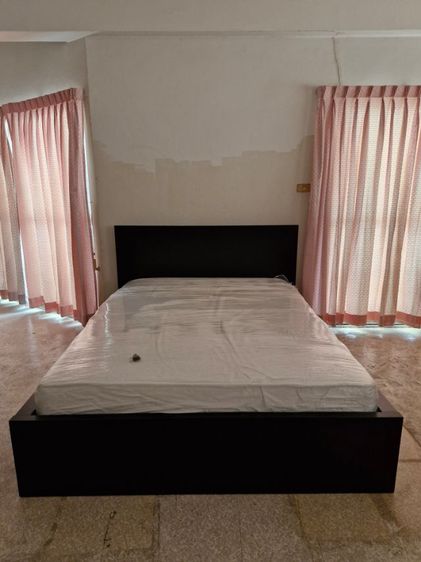 เตียงไม้ IKEA รุ่น MALM ขนาด queen size (150x200cm) พร้อมฟูก ใหม่ รูปที่ 2