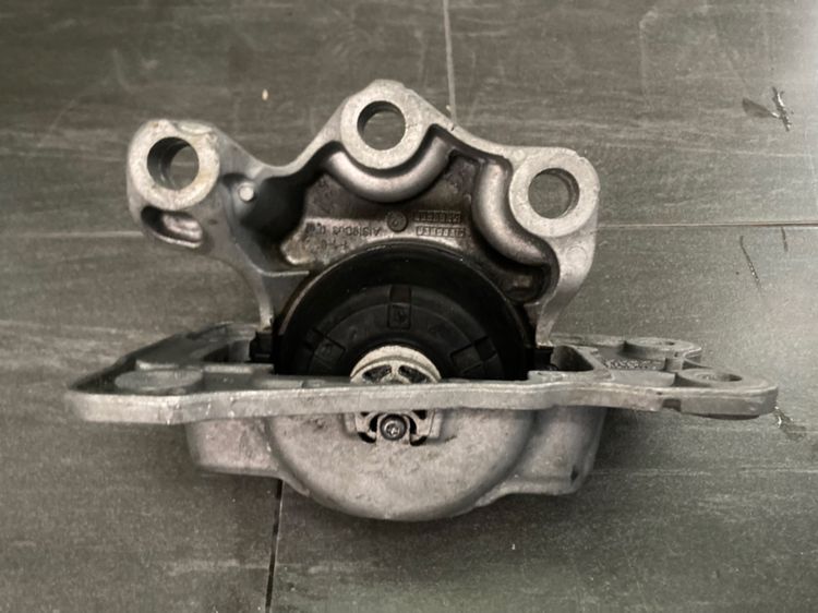 ยางแท่นเครื่อง Volvo S80 V60 V70 S60 XC60 XC90 S90 ของแท้ สภาพดี 2010 2011 2012 2013 2014 2015 2016 31277689 31460716 รูปที่ 9