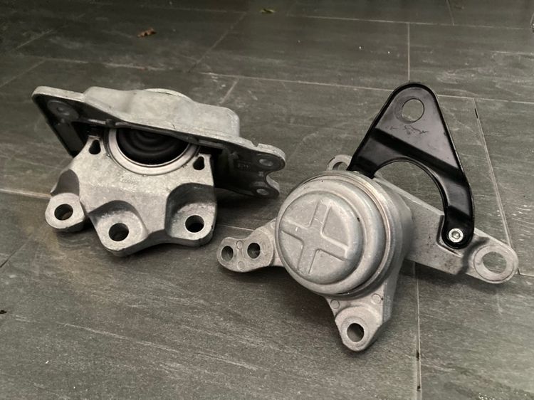 ยางแท่นเครื่อง Volvo S80 V60 V70 S60 XC60 XC90 S90 ของแท้ สภาพดี 2010 2011 2012 2013 2014 2015 2016 31277689 31460716