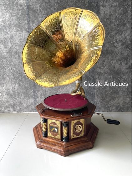 เครื่องเล่นแผ่นเสียง ปากแตรทองเหลือง