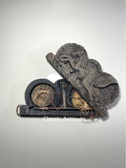 ตาชั่ง กล่องแกะสลักลายม้า โบราณเก่าสะสม A12