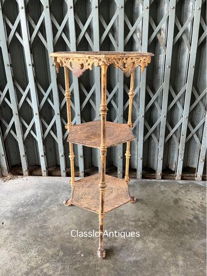 ชั้นหลุยส์ เหล็กหล่อ สะสม