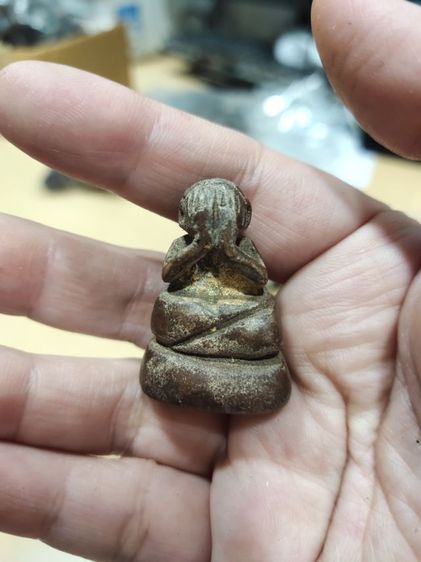 พระปิดตาเนื้อกะลาไม่ทราบที่มา รูปที่ 2