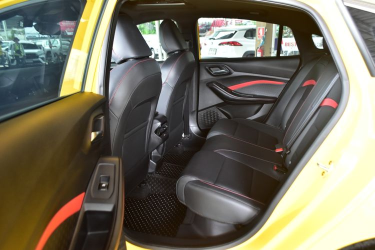 MG MG5 2024 1.5 X Sedan เบนซิน ไม่ติดแก๊ส เกียร์อัตโนมัติ เหลือง รูปที่ 2