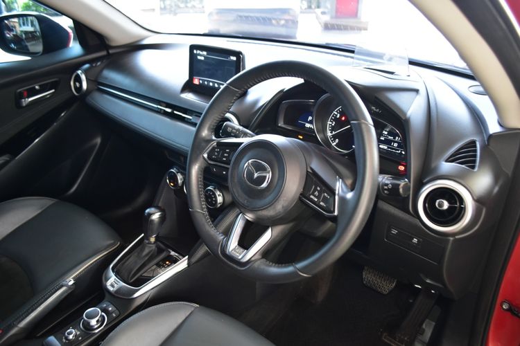 Mazda Mazda 2 2023 1.3 Sports High Connect Sedan เบนซิน ไม่ติดแก๊ส เกียร์อัตโนมัติ แดง รูปที่ 4
