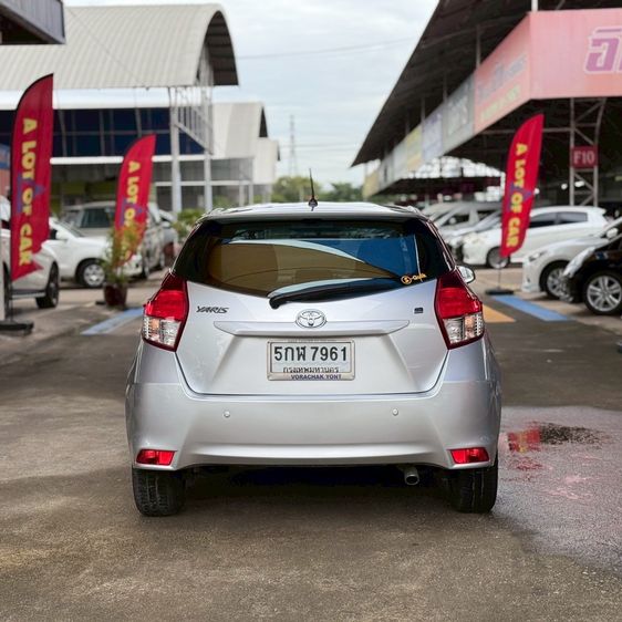 Toyota Yaris 2017 1.2 E Sedan เบนซิน ไม่ติดแก๊ส เกียร์อัตโนมัติ บรอนซ์เงิน รูปที่ 4