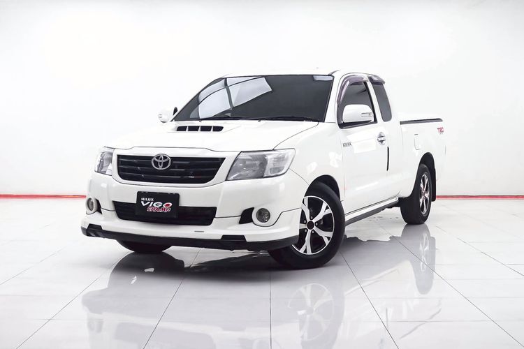รถ Toyota Hilux Vigo 2.5 E TRD สี ขาว