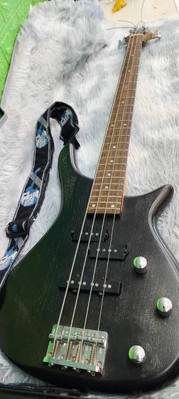 กีต้าร์เบสไฟฟ้า Paramount สีดำด้าน สภาพสวย พร้อมสายสะพาย Gibson มือสอง