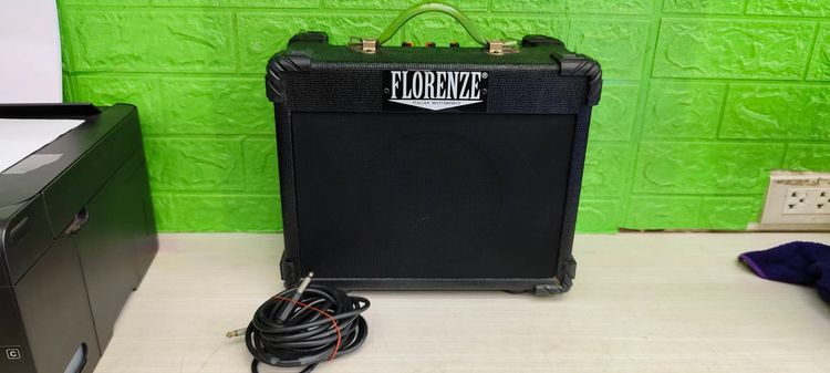 ตู้แอมป์กีต้าร์ไฟฟ้า FLORENZE FG-25 ขนาด 25 วัตต์ พร้อมสายต่อ สภาพสวยพร้อมใช้งาน