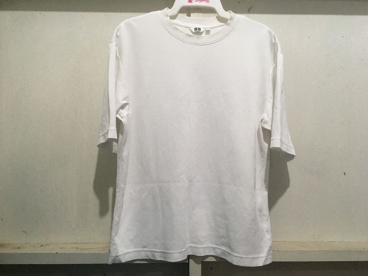 M เสื้อทีเชิ้ต เสื้อยืด U  แบรนด์ UNIQLO สีขาว