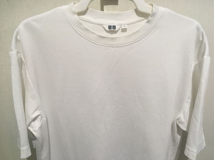 เสื้อยืด U  แบรนด์ UNIQLO สีขาว รูปที่ 3
